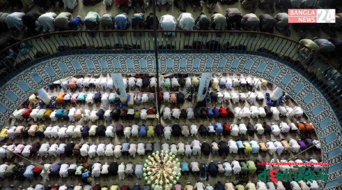 জুমাতুল বিদায় বায়তুল মোকাররমে মুসল্লিদের ঢল